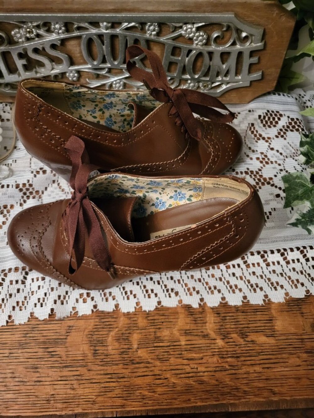 American Eagle  Brown 4 in High Heel Tie Oxford Wingtip 9 Twee Cottage Prairie